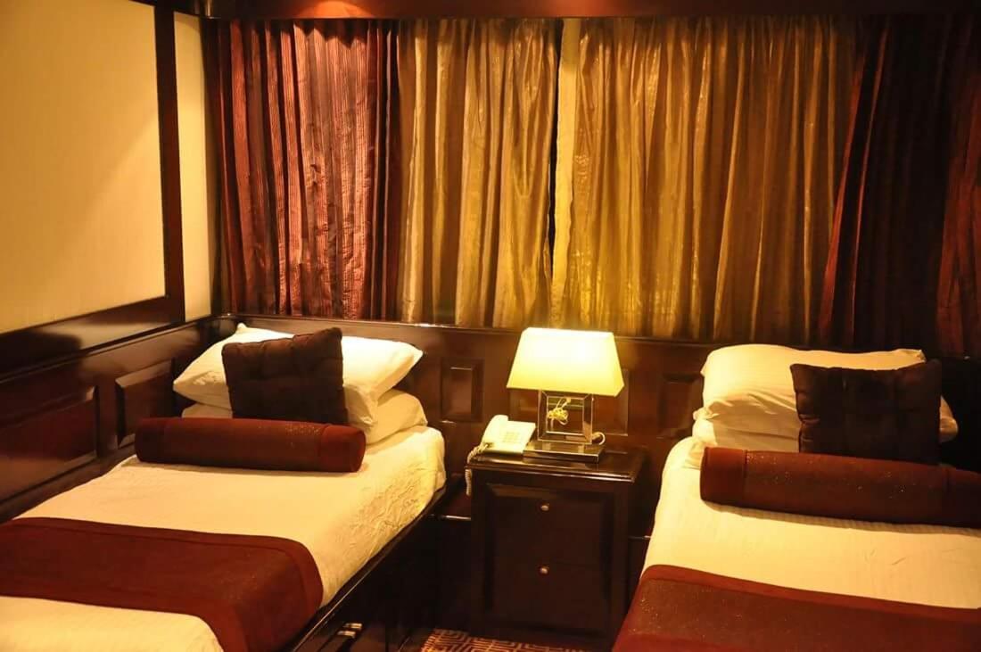 Riviera Nile Cruise ريفيرا نايل كروز Botel *