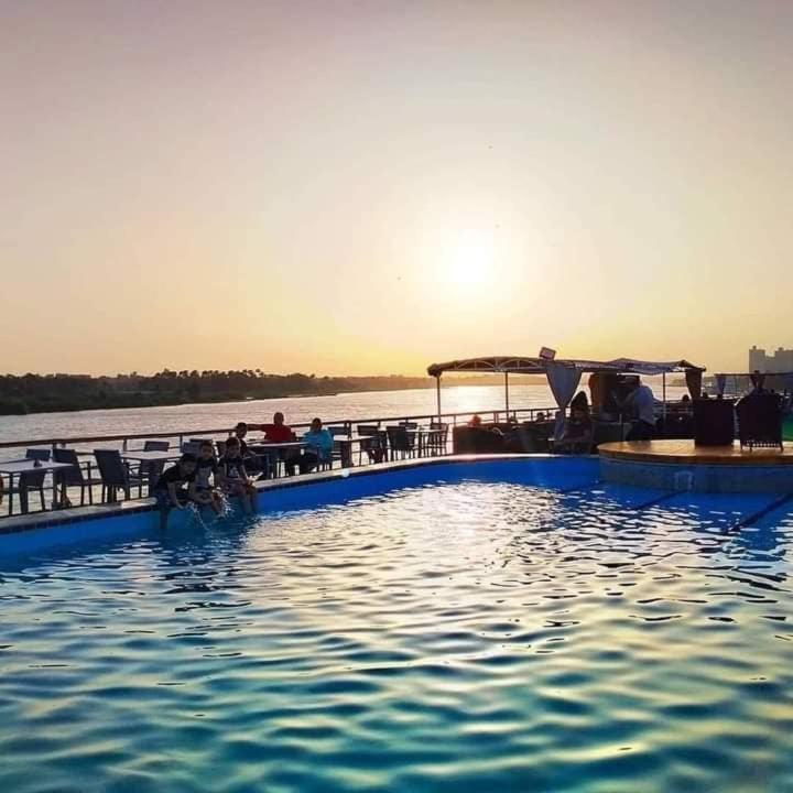 Botel Riviera Nile Cruise ريفيرا نايل كروز