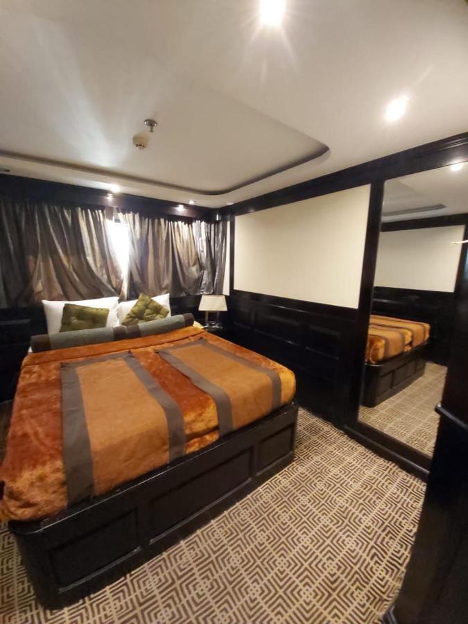 Riviera Nile Cruise ريفيرا نايل كروز Botel Kairo
