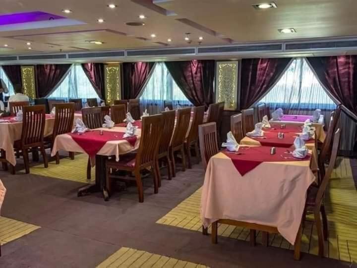 Riviera Nile Cruise ريفيرا نايل كروز Kairo