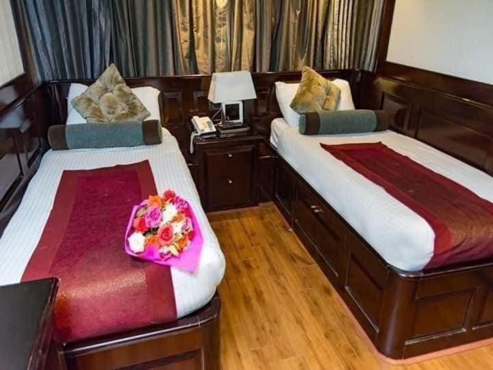 Riviera Nile Cruise ريفيرا نايل كروز * Kairo