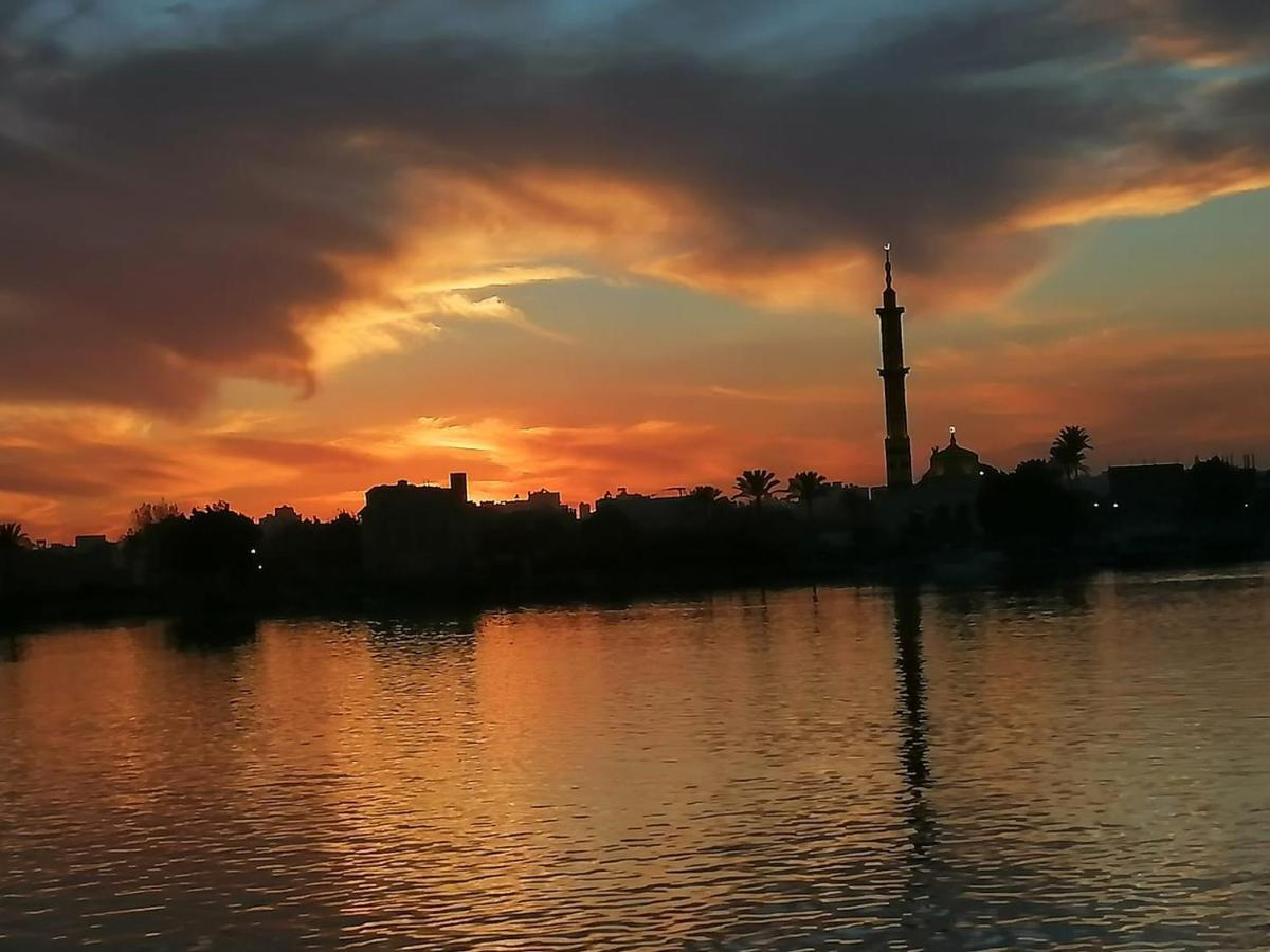 Botel Riviera Nile Cruise ريفيرا نايل كروز Kairo