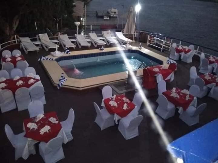 Riviera Nile Cruise ريفيرا نايل كروز Botel *
