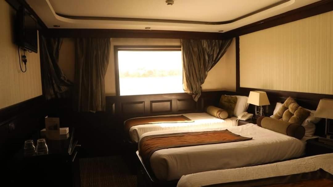Botel Riviera Nile Cruise ريفيرا نايل كروز *
