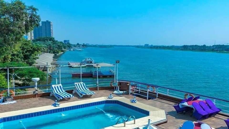 Botel Riviera Nile Cruise ريفيرا نايل كروز *