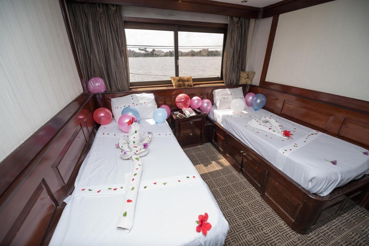 Riviera Nile Cruise ريفيرا نايل كروز Botel Kairo