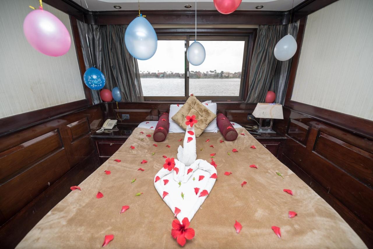 Botel Riviera Nile Cruise ريفيرا نايل كروز *