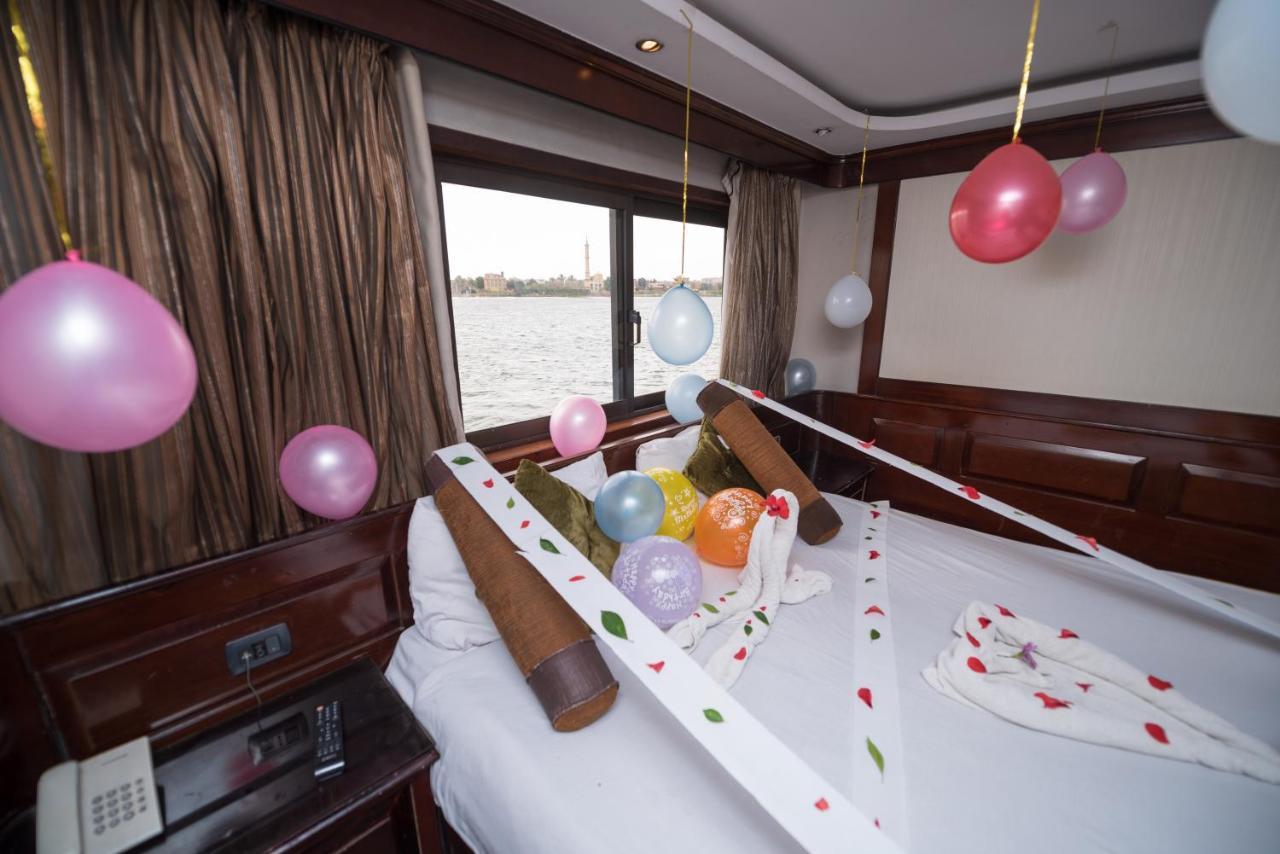 Botel Riviera Nile Cruise ريفيرا نايل كروز *